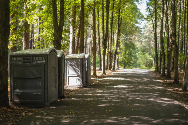 Best Portable bathroom rental  in Summitville, IN