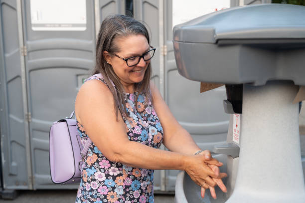 Best Portable toilet rental cost  in Summitville, IN